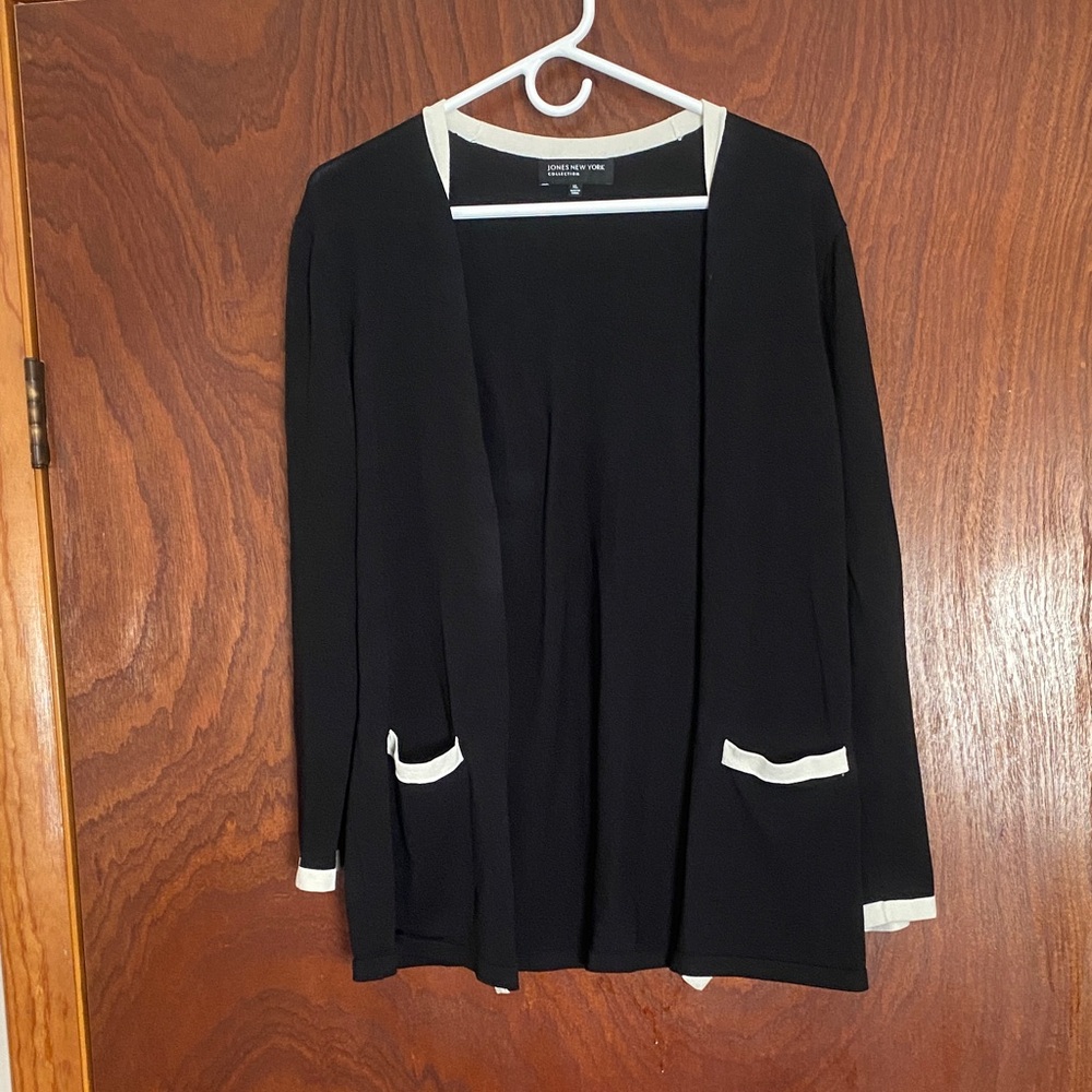 Jones New York women’s size XL cardigan